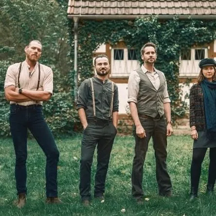 Titelbild zur Veranstaltung The Singer is always late