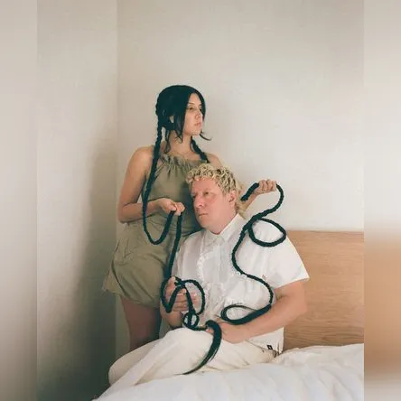 Titelbild zur Veranstaltung 8MM+S/L Pres: Ribbon Skirt