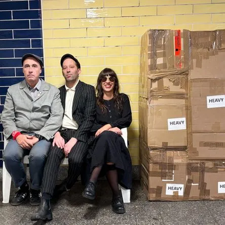 Titelbild zur Veranstaltung ACHT EIMER HÜHNERHERZEN