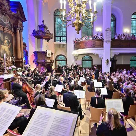Titelbild zur Veranstaltung Familienkonzert - Auf ins Orchester!