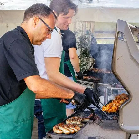 Titelbild zur Veranstaltung BBQ-Abend: James Farm Festschmaus